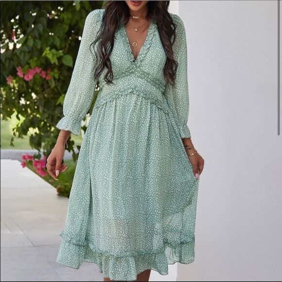 Ruffled Long Sleeve Green and White Dress - Picture 12 of 12